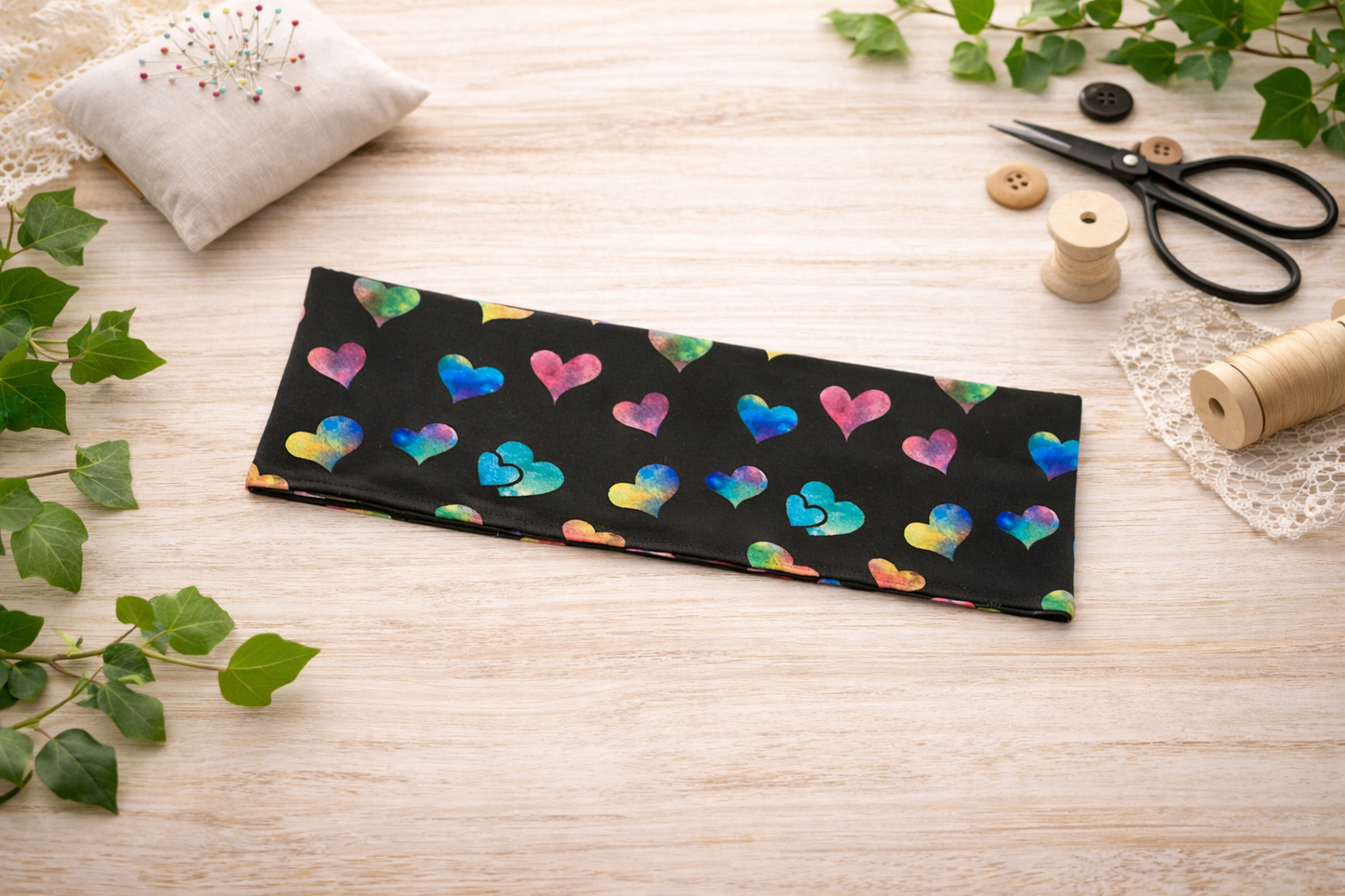 Sportovní rovná čelenka - Barevná srdíčka