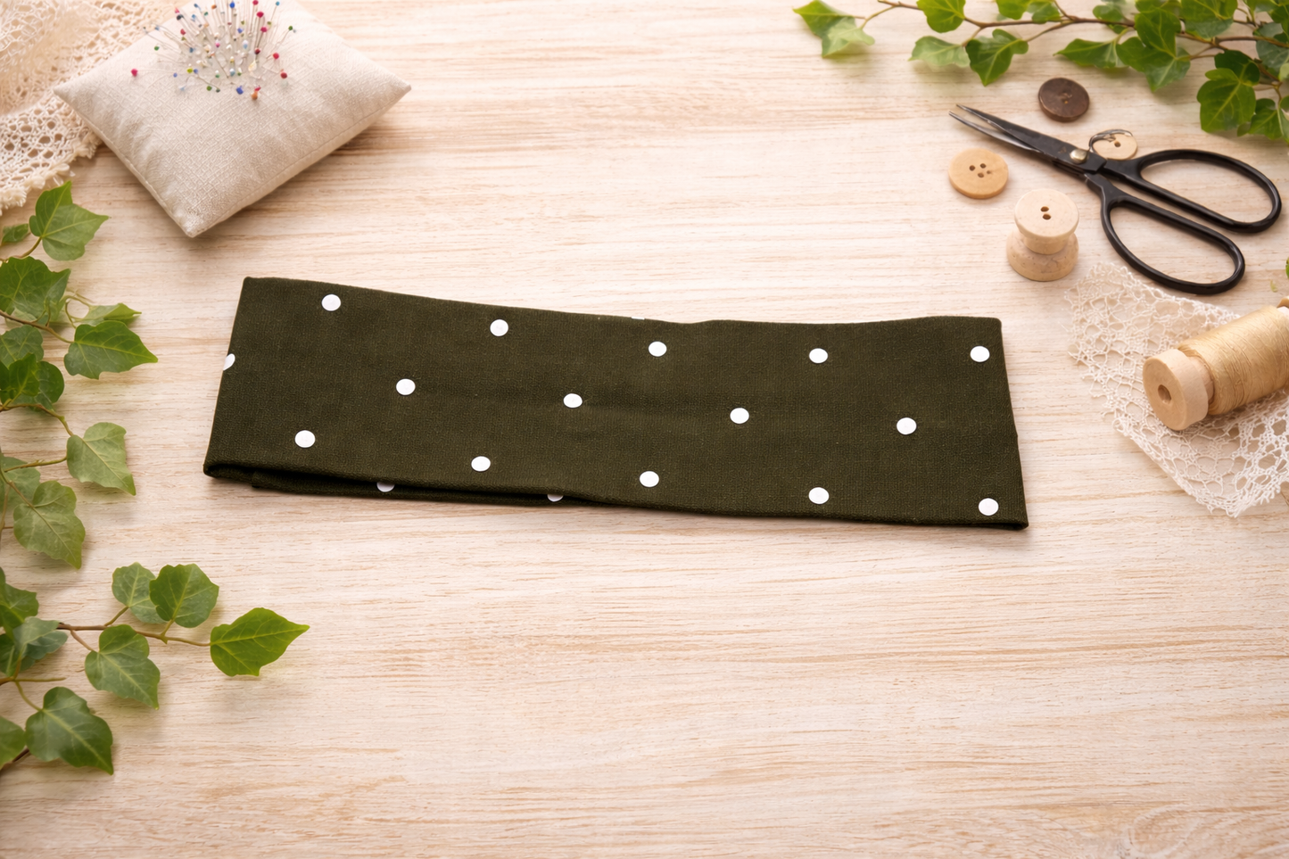 Sportovní rovná čelenka - Puntíky