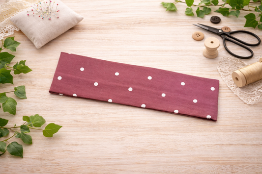 Sportovní rovná čelenka - Puntíky