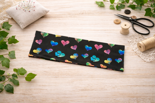 Sportovní rovná čelenka - Barevná srdíčka